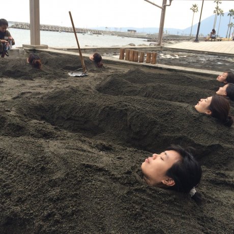 벳푸 해변에서의 모래찜질 벳푸 해변에서의 모래찜질
